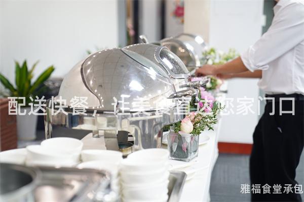 配送快餐，讓美食直達您家門口