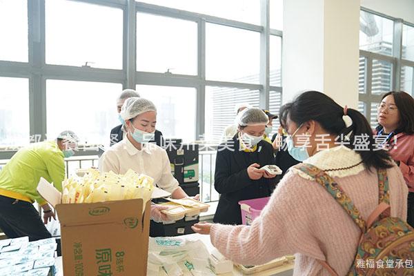 成都訂餐團(tuán)餐：品味川菜美食，暢享舌尖盛宴！